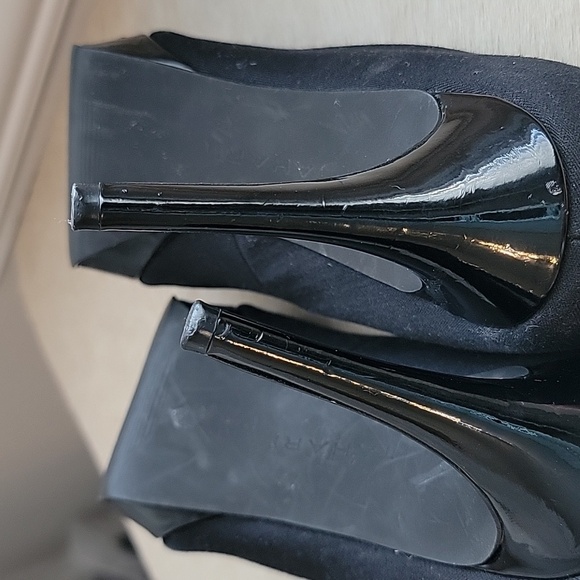 Tahari Sophia Pumps Black - Picture 7 of 9